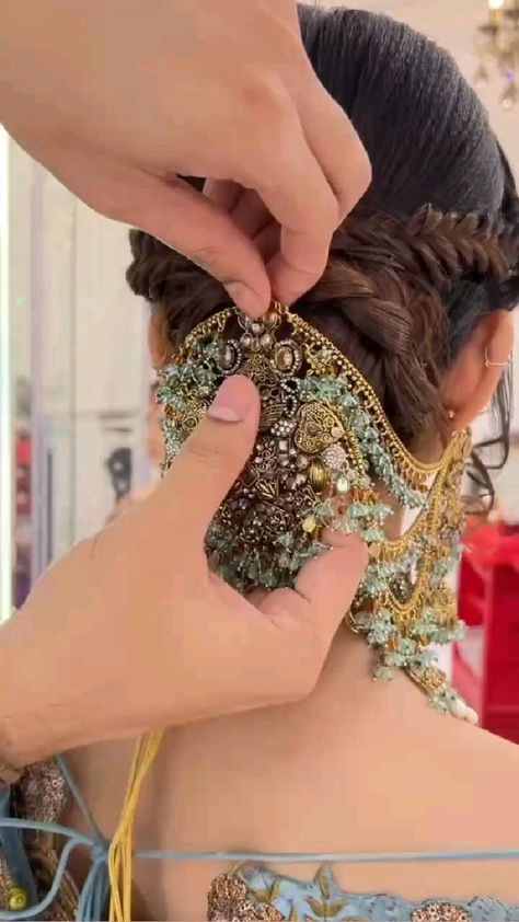 Pin by Sana Latest Collection By ثنا on Traditional Outfit in 2022 | Bridal jewellery design, Latest bridal dresses, Pakistani bridal jewelry Pakistani Bridal Jewelry, Indian Bride Outfits, Latest Bridal Dresses, Indian Bridal Jewelry Sets, Bridal Jewellery Design, Fancy Jewellery Designs, Bridal Dress Fashion, Indian Bridal Dress, Indian Bridal Fashion