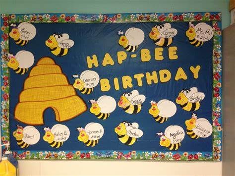 Bee Theme Birthday Board, Bee Birthday Bulletin Board Ideas, Fall Infant Birthday Board, Bee Birthday Board Classroom, Infant Birthday Board Ideas, Birthday Board Ideas For Work, Hap Bee Birthday, Preschool Birthday Board, Themes Preschool