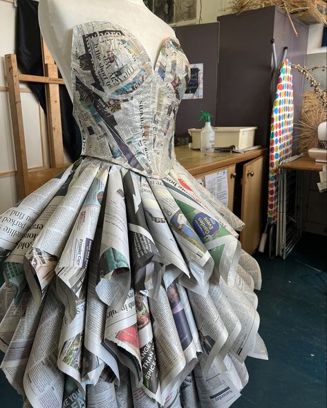 texiles piece made completely out of newspaper 🤍 - creators : gwen brown and izzy winter Newspaper Clothes, Paper Dress Fashion, Newspaper Outfit, News Paper Dress, Recycled Dress Ideas, Avangard Fashion, Newspaper Fashion, Eco Dresses, Newspaper Dress