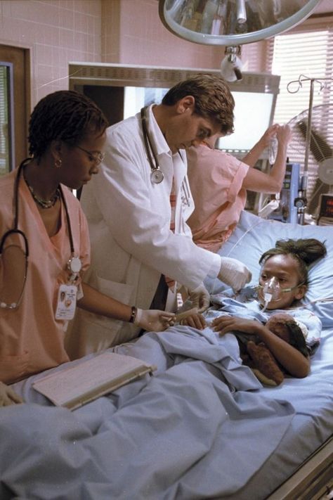 Peds Doctor Aesthetic, Paediatric Doctor Aesthetic, Peds Surgeon Aesthetic, Pediatrics Aesthetic, Doug Ross, Nursing School Inspiration, Nursing Motivation, Emergency Doctor, Pediatric Surgery