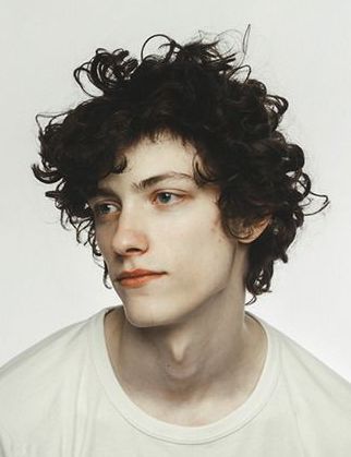 얼굴 드로잉, Photographie Portrait Inspiration, Aesthetic People, Poses References, Arte Inspo, Curly Hair Men, Hair Reference, Male Portrait, Portrait Inspiration