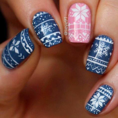 Nordic Patterned Nail Art #winternails #nordicpatternnails Art Design Ideas, Nail Colors Winter, Cute Christmas Nails, Holiday Nail, Christmas Nail Art Designs, Holiday Nail Art, Winter Nail Art, Winter Nail Designs, Nail Art Brushes