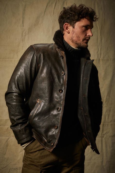 Belstaff Fall 2020 Menswear Fashion Show - Vogue Guy Style, Men Photography, Mens Fashion Urban, Men's Casual Style, Duffle Coat, Mens Fashion Classy, Custom Jacket, Vogue Russia, Menswear Collection