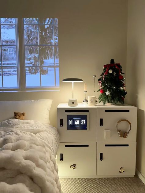 Dorm Luxury, Luxury Dorm, Luxury Dorm Room, Dorm Room Decor Ideas, Future Apartment Decor, Christmas Room Decor, Redecorate Bedroom, Dream House Rooms, Cozy Room Decor