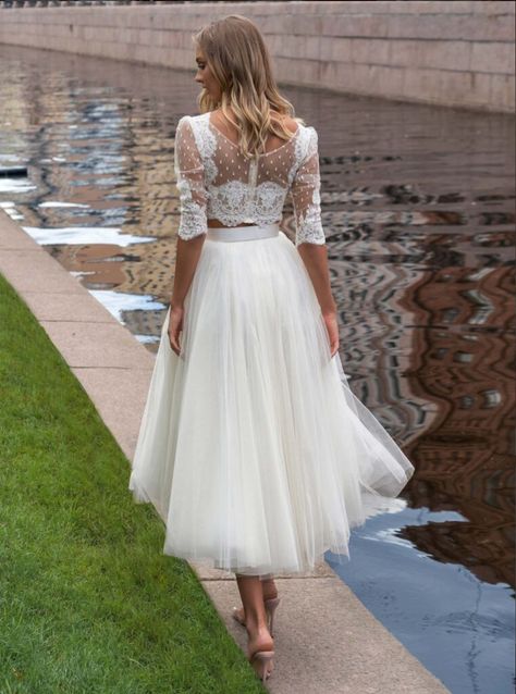 Wedding Skirt And Top, Bridal Crop Top, Tulle Wedding Skirt, Modern Bridal Gowns, Midi Wedding Dress, Modern Wedding Gown, White Lace Crop Top, Wedding Dress Flowy, Stylish Wedding Dresses