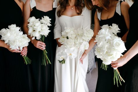 The Hottest Wedding Flower Trends for 2022 | OneFabDay.com White Bridesmaid Bouquets, Bouquets Peonies, Wedding Bouquet Styles, Sperry Tent Wedding, Modern Bridal Bouquets, Luxe Wedding Decor, Modern Wedding Bouquets, Bouquet Styles, Wedding Flower Trends