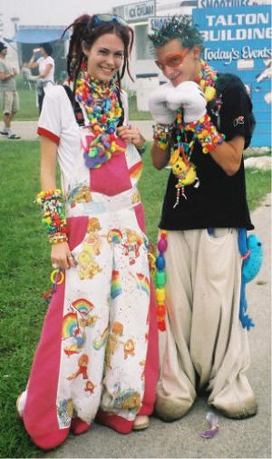 baggy pants ravers with 80's cartoon character  (Rainbow Brite ?) sheet inserts Kikwear Jeans, 90s Rave Aesthetic, 90s Rave Fashion, 1990s Rave, Kandi Kids, Phat Pants, Raver Outfits, Rave Aesthetic, Rave Pants