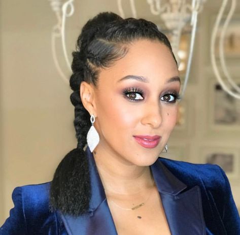 Tamera Tamera Mowry Hairstyles, Tamara Mowry, Hollywood Glamour Aesthetic, Tamera Mowry, Glam Look, Hair Crush, African American Hairstyles, Favorite Hairstyles, Glam Looks