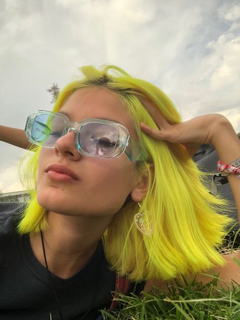 Yellow Hair Ideas, Neon Yellow Hair, Alt Hair, Yellow Hair Color, Colour Hair, Wolf Cut, Make Up Inspo, Yellow Hair, Hair Coloring