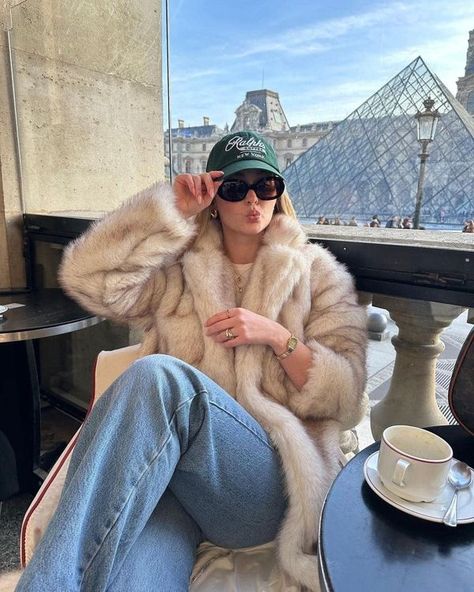 48 hours left see some issues why? Fur Hat Outfit, Eurotrip Outfits, Good Morning My Friends, Mob Wife Aesthetic, Fur Coat Outfit, Wife Aesthetic, Cap Outfit, Classy Outfits For Women, Snow Outfit