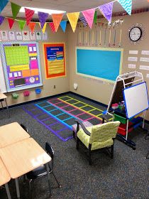 LOVE this colorful classroom set-up! Preschool Classroom Setup, Kindergarten Classroom Setup, Classroom Arrangement, Colorful Classroom, Preschool Rooms, Prek Classroom, Classroom Seating, Classroom Layout, Kindergarten Lesson Plans