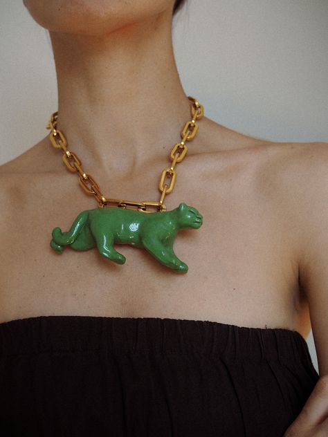 Cleo necklace green Collar Verde, Chunky Chain Necklaces, Statement Accessories, Chunky Jewelry, Necklace Green, Funky Jewelry, Everyday Outfit, Core Values, Ceramic Jewelry