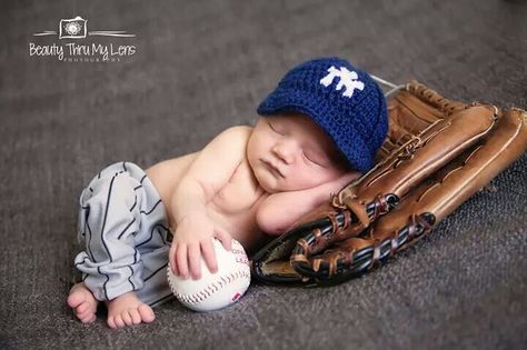 Newborn baby baseball player Newborn Baseball Pictures, Yankees Baby, Baby Boy Baseball, Yankees Cap, Cap Outfit, Newborn Baby Photoshoot, Baby Boy Hats, Baseball Baby, Baby Boy Photos