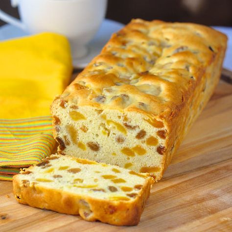 Apricot Raisin Cake is a popular Holiday recipe here in Newfoundland but it makes a wonderful baked treat at any time of year; stays fresh for several days. Newfoundland Recipes, Raisin Cake, Apricot Cake, Apricot Recipes, A Loaf Of Bread, Rock Recipes, Fruit Cake Christmas, Fruit Cakes, Christmas Biscuits