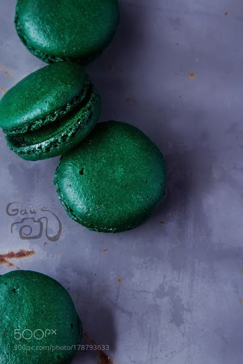 Viridian Aesthetic, Green Macaroons, Emerald Aesthetic, Green Treats, French Sweets, Macaron Filling, Green Desserts, Event Management Services, Sweet Rain