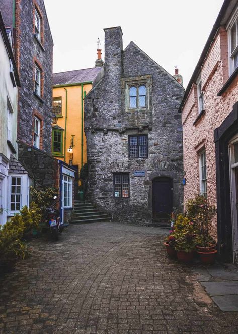 Medieval Wales, Welsh Village, Wales Aesthetic, Tenby Wales, Scotland Road Trip, Pembrokeshire Coast, Visit Wales, Wales Travel, Beautiful Town