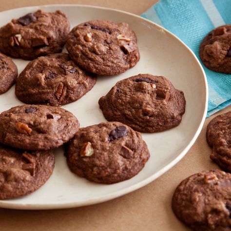 Triple Chocolate Cookies by Ellie Krieger Sweetie Cookies, Banana Breakfast Cookie, Ellie Krieger, Triple Chocolate Cookies, Oatmeal Raisin Cookies Chewy, Low Calorie Recipes Dessert, Healthy Chocolate Chip Cookies, Breakfast Cookies Healthy, Healthy Chocolate Chip