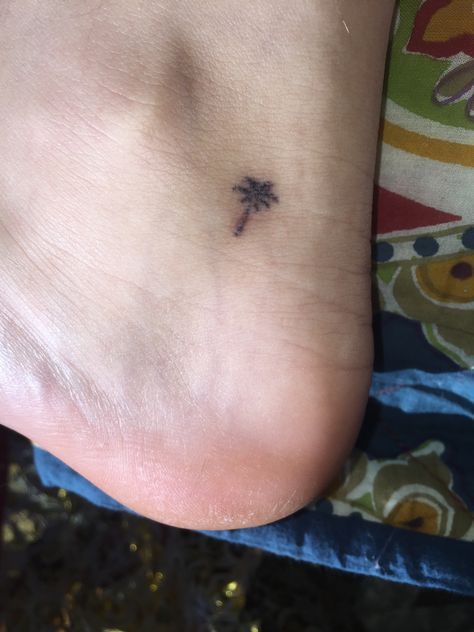 my tiny palm tree stick n poke tattoo Palm Tree Stick And Poke, Ocean Stick And Poke Tattoo, Stick Poke, World Map Tattoos, Stick Tattoo, Stick Poke Tattoo, Diy Tattoo Permanent, Tattoo Tree, Hawaiian Summer