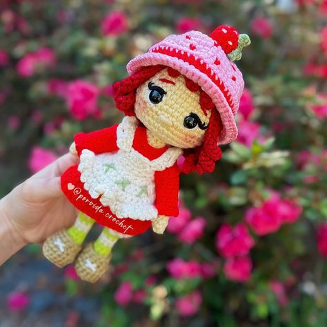 Strawberry Shortcake Amigurumi 🍓🩷 DM to order yours 💌 Shipping to all U.S. - - - #crochet #rositafresita #strawberryshortcake #strawberryshortcakedoll #yarnlove #strawberry #explore #handmade #giftidea #crochetersofinstagram #amigurumi #amigurumis #pinterest Crochet Strawberry Shortcake, Huckleberry Pie Strawberry Shortcake, Strawberry Shortcake Crochet, Huckleberry Pie, Strawberry Shortcake Doll, Crochet Strawberry, Strawberry Shortcake, Crochet Ideas, Amigurumi