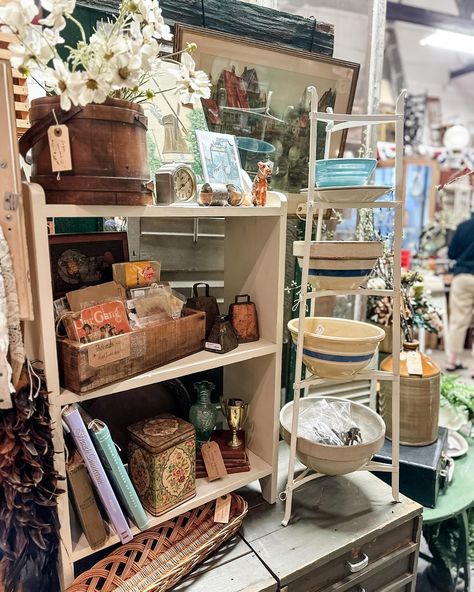 🌼Worked earlier this week on refreshing and restocking our booth spaces. Head down to the store to see what’s new! Janet is back from her trip and brought in some fresh finds as well, there’s always something fresh to find @magpieantiques140! #vintageshop #vintageshopping #vintagedecor #boothviews #antiquestore #antiqueshop #shopsmall #shopvintage #myvintageviews #vintage #vintageshops #antiquefarmhousedecor Mall Display, Antique Booth Displays, Antique Farmhouse Decor, Vintage Booth, Merchandise Ideas, Vintage Piano, Antique Booth, Booth Displays, Piano Bench