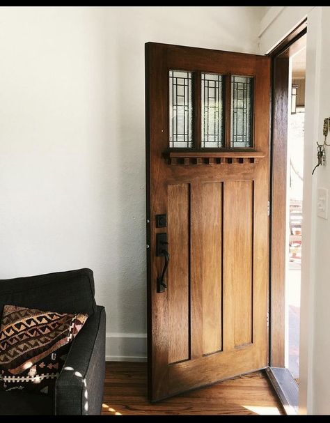 Hobbit Inspired Front Door, Old Wooden Front Door, Mission Style Front Door, Cottagecore Front Door, Cool Front Doors, Vintage Front Door, Door Design Ideas, Craftsman Door, Craftsman Interior