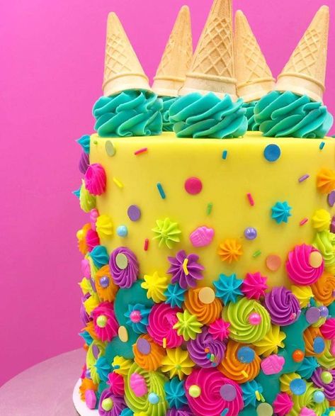 Rainbow Ice Cream Cake, Bright Cake Ideas, Colorful Candy Cake, Candy Themed Cake, Rainbow Candy Cake, Bright Birthday Cakes, Diy Chocolates, Insane Cakes, 2024 Cake