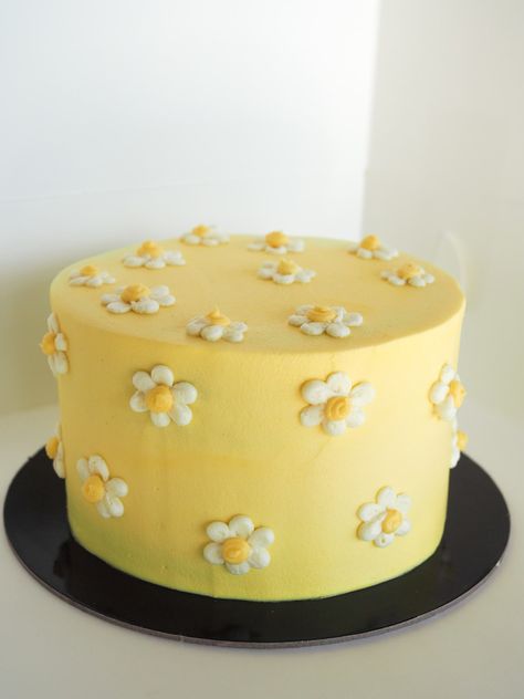 Margarita Cake, Poppy Cake, Banana Bread Recipe Moist, Daisy Cakes, Simple Cake Designs, Mini Cakes Birthday, Cake Decorating Frosting, Yellow Cake, Cake Designs Birthday