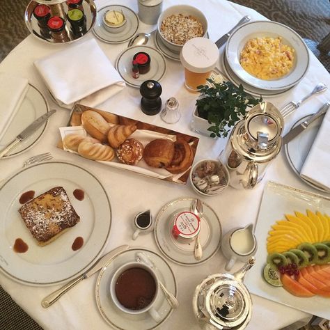 Hotel Room Service Breakfast, Room Service Aesthetic Hotel, Rich Breakfast Aesthetic, Hotel Room Service Aesthetic, Room Service Aesthetic, Hotel Breakfast In Bed, Hotel Breakfast Aesthetic, Hotel Room Breakfast, Room Service Food