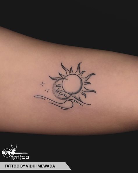 Moon And Waves Tattoo, Moon And Waves, Sam Tattoo, Tattoo Sonne, Doberman Tattoo, Sun Tattoo Designs, Small Shoulder Tattoos, Empty Canvas, Tattoo Heart