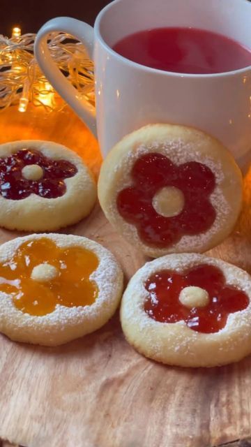 AmourDuCake on Instagram: "YES OR NO?? Flower cookies by @sistersgonnabake Its so beautiful" Flower Thumbprint Cookies, Flower Jam Cookies, Flower Pastries, Simple Vegan Recipes, Jam Cookies, Baking Recipe, Yay Or Nay, Flower Cookies, Food Recepie