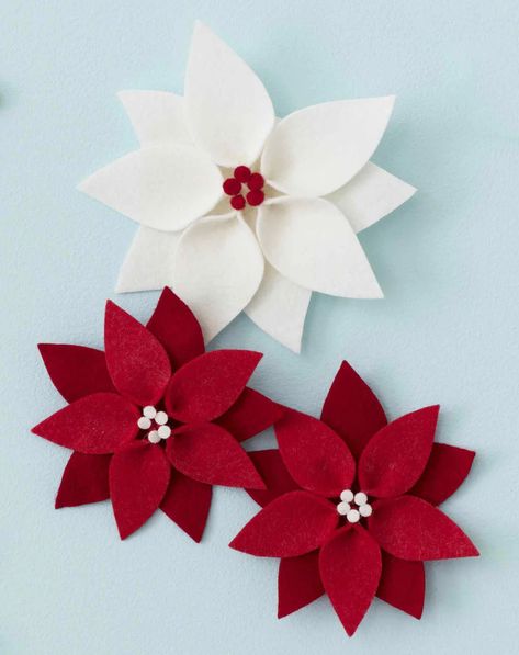 Easy Felt Poinsettia Christmas Ornament Diy Felt Poinsettia, Felt Christmas Tree Pattern, Tree Carvings, Printable Christmas Ornaments, Diy Felt Christmas Ornaments, Kerajinan Diy, Poinsettia Flowers, Diy Christmas Tree Ornaments, Ornament Diy