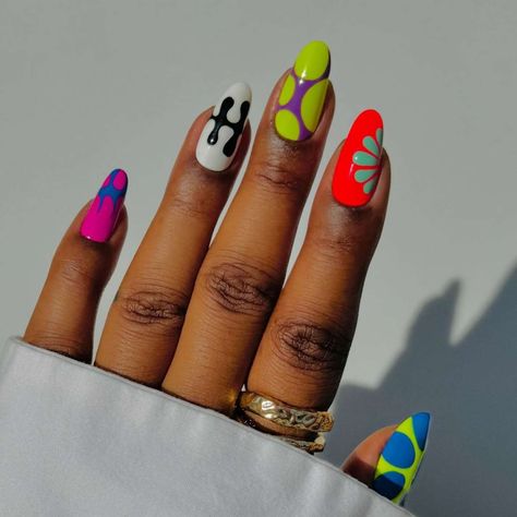 24 June Nail Ideas That Will Bring Summer Sun to Your Fingertips Colorblock Nails, Color Block Nails, Funky Nail Art, Summer Nail Designs, Vacation Nails, Bright Nails, Neon Nails, Unique Nails, Funky Nails