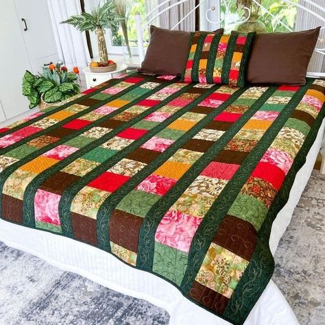 Wall Hanging Quilt, Patchwork Bedspread, Farmhouse Quilts, Autumn Tones, Hanging Quilts, Quilting Designs Patterns, Beginner Quilt Patterns, Patchwork Quilt Patterns, Quilting For Beginners