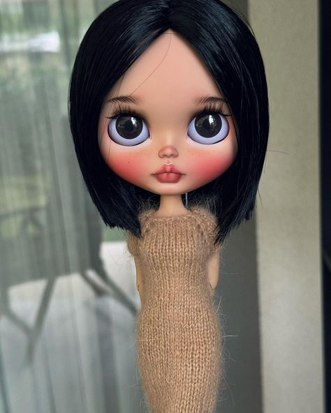 EB my blythe | Sold🤍 #blythe #blythedoll #blythecustom #blytheforadoption #blythefotography | אינסטגרם Blythe Dolls Brown Eyes, Blythe Doll Short Hair, Blythe Doll Brown Hair Brown Eyes No Bangs, Blythe Doll Brown Hair, Short Hair Brown, Makeup Doll, Latina Baddie, Brown Eyes Black Hair, Brown Curls