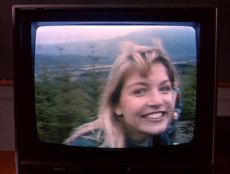 Twin Peaks Tv, Twin Peaks 1990, Sky Ferreira, Black Lodge, Sheryl Lee, Laura Palmer, Homecoming Queen, Between Two Worlds, Twin Peaks