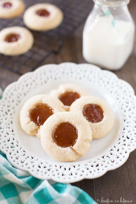 Guava Cookies, Strawberry Thumbprint Cookies, Thumbprint Cookies With Icing, Cookies Thumbprint, Cookie Recipe Video, Cookie Exchange Recipes, Thumbprint Cookies Recipe, Strawberry Cookies, Best Sweets