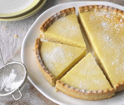 Light Lemon Tart - 4 ingredients and no fuss. A creamy, zesty, sharp and gorgeous Lemon Tart -plus 30% less fat than a normal recipe! You can make it too! Click for the recipe » Lemon Chess Pie, Lemon Ricotta Cake, Lemon Tart Recipe, Gluten Free Kitchen, Bakewell Tart, Lemon Dessert Recipes, Lemon Tart, Lemon Desserts, Lemon Recipes