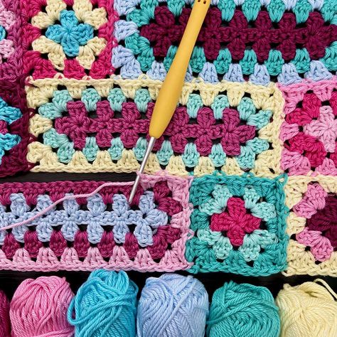 Rectangles and Squares Sampler Project - The Crochet Swirl Random Granny Square Blanket, Granny Rectangle Blanket, Granny Square Sampler, Scrappy Crochet, Crochet Swirl, Summer Crochet Patterns Free, V Stitch Crochet, Granny Blanket, Crochet Square Blanket