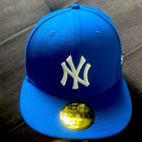 Never Worn Blue Yankee Hat Size 7 1/4 57.7cm Blue Ny Hat, Eagles Hat, Yankee Hat, New Era Beanie, Blue Hats, Nba Basketball Teams, Ny Hat, Swag Hats, Black And White Hats