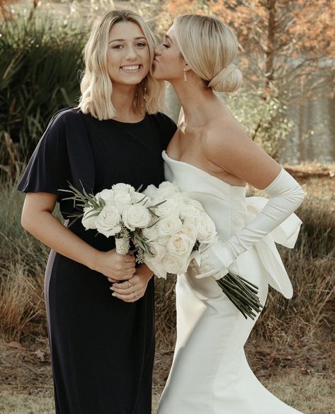 Sadie Robertson Wedding Hair, Sadie Robertson Wedding, Mid Length Blonde Hair, White Rehearsal Dress, Mid Length Blonde, Fanfic Ideas, Sadie Robertson, Elegant Wedding Hair, Duck Dynasty