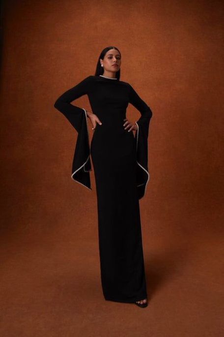 Dresses To Wear To A Wedding Classy, Black Modest Dress, Graduation Outfit Ideas For Guest, Black Dress Modest, Classy Dressing, Grad Shoot, Cloth Ideas, Dresses Hijab, Modest Dresses Fashion