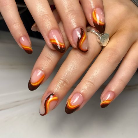 Brown Orange Nails Design, Orange Brown Gel Nails, 70s Nails Retro Short, Groovy Fall Nails, 70d Inspired Nails, 1970s Nails, November Nail Ideas Gel, 70s Nails Retro Orange, 70s Inspired Nails