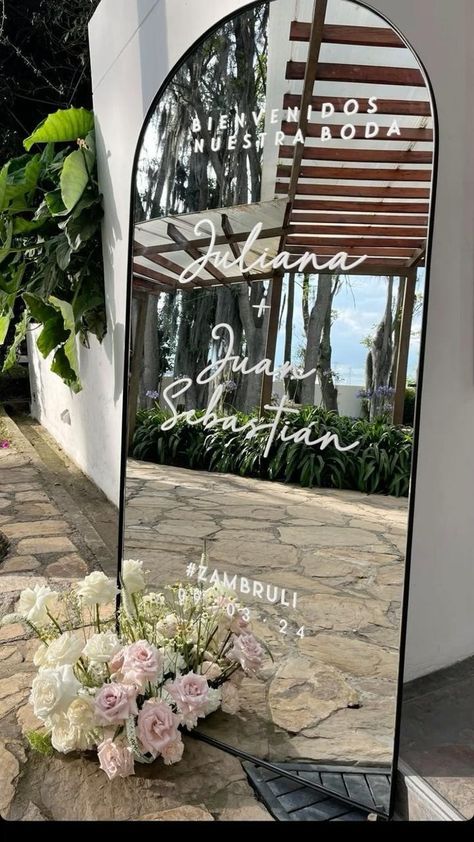 Entrance Mirror Wedding, Mirror Entrance Wedding, Vintage Mexican Wedding, Wedding Business Ideas, Entrance Mirror, Wedding Photo Display, Custom Wedding Decor, Wedding Mirror, Wedding Entrance Decor