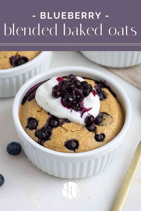 Learn how to make blended baked oats with this easy recipe! This blueberry-filled, cake-like breakfast is healthy and filling. Blended Baked Oats, Kay Nutrition, Pumpkin Pie Spice Mix, Blueberry Oat, Blueberry Topping, Blueberry Oatmeal, Healthy Blueberry, Oat Cakes, Oats Breakfast