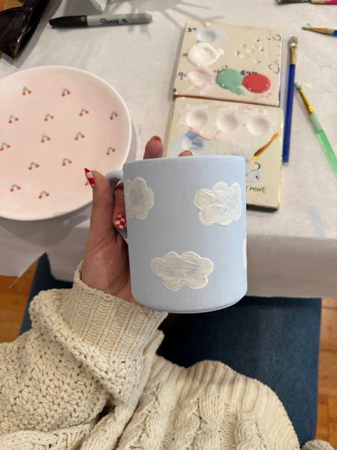 mug clouds paint pottery ceramics Cloud Pottery Painting, Simple Mug Painting Ideas, Mug Art Paint, Diy Painted Mugs, Paint Your Own Mug, Cloud Pottery, Simple Pottery Painting Ideas, Cloud Mug, Clay Cafe