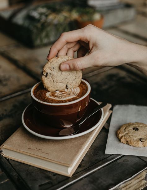 Muffin Monster, Cookie And Coffee, Snacks Gluten Free, Coffee Shop Photography, Coffee Shot, Coffee Shop Aesthetic, Carb Snacks, Coffee Cookies, Perfect Morning