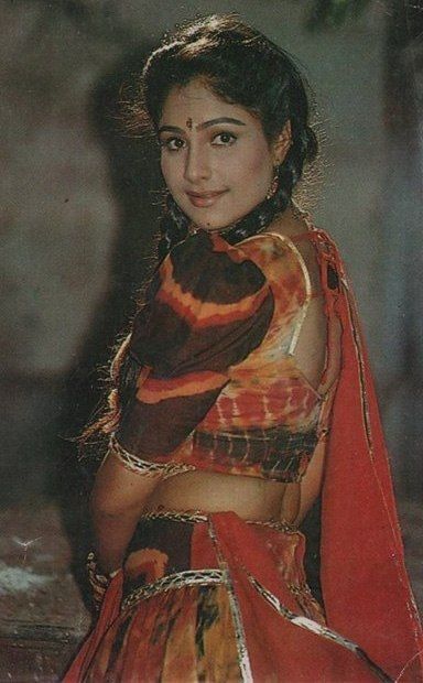 Ayesha Jhulka, Old Bollywood Actress, Bollywood Retro, Bollywood Pictures, Retro Bollywood, Indian Star, Vintage Bollywood, Indian Aesthetic, Muslimah Fashion