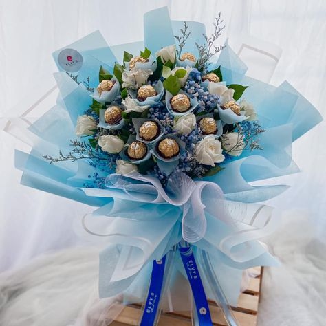 Graduation Bouquets Ideas, Blue Chocolate Bouquet, Anniversary Basket, 50th Birthday Party Themes, Chocolate Flowers Bouquet, Food Bouquet, Chocolate Bouquet Diy, Graduation Bouquet, Candy Bouquet Diy