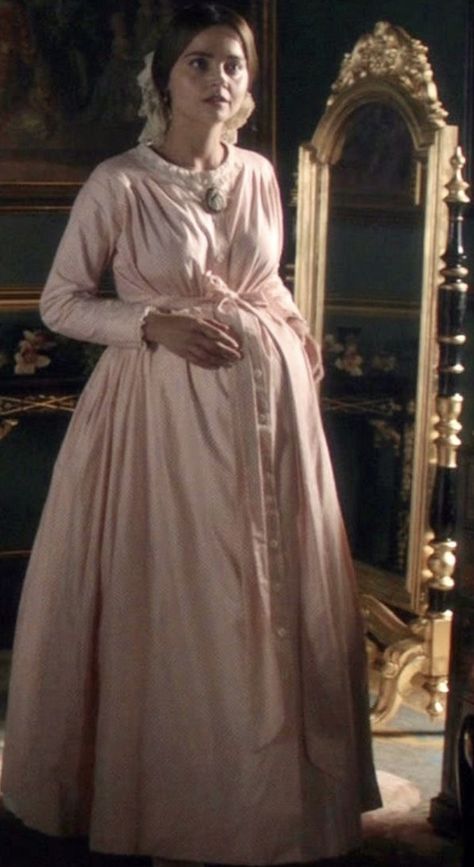 Victoria Itv, Southern Belle Dress, Mommy Dress, 1800s Fashion, Period Outfit, Costume Drama, Cute Lazy Outfits, Prince Albert, Gala Dresses