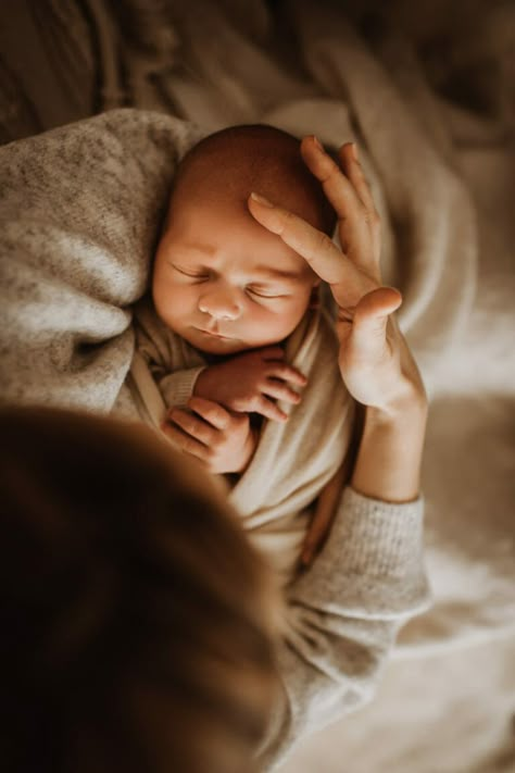 Outdoor Newborn Photography, Newborn Family Pictures, Baby Boy Newborn Photography, Foto Newborn, Lifestyle Newborn Photos, Newborn Photography Boy, Newborn Family Photography, Baby Pictures Newborn, Newborn Family Photos